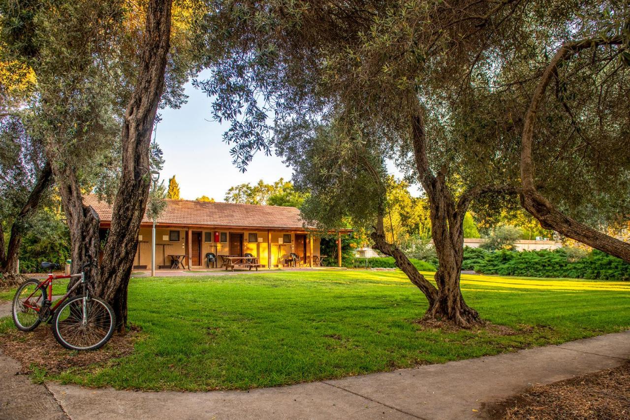 כפר הנופש קיבוץ גדות Kibbutz Gadot Galilean Resort Esterno foto