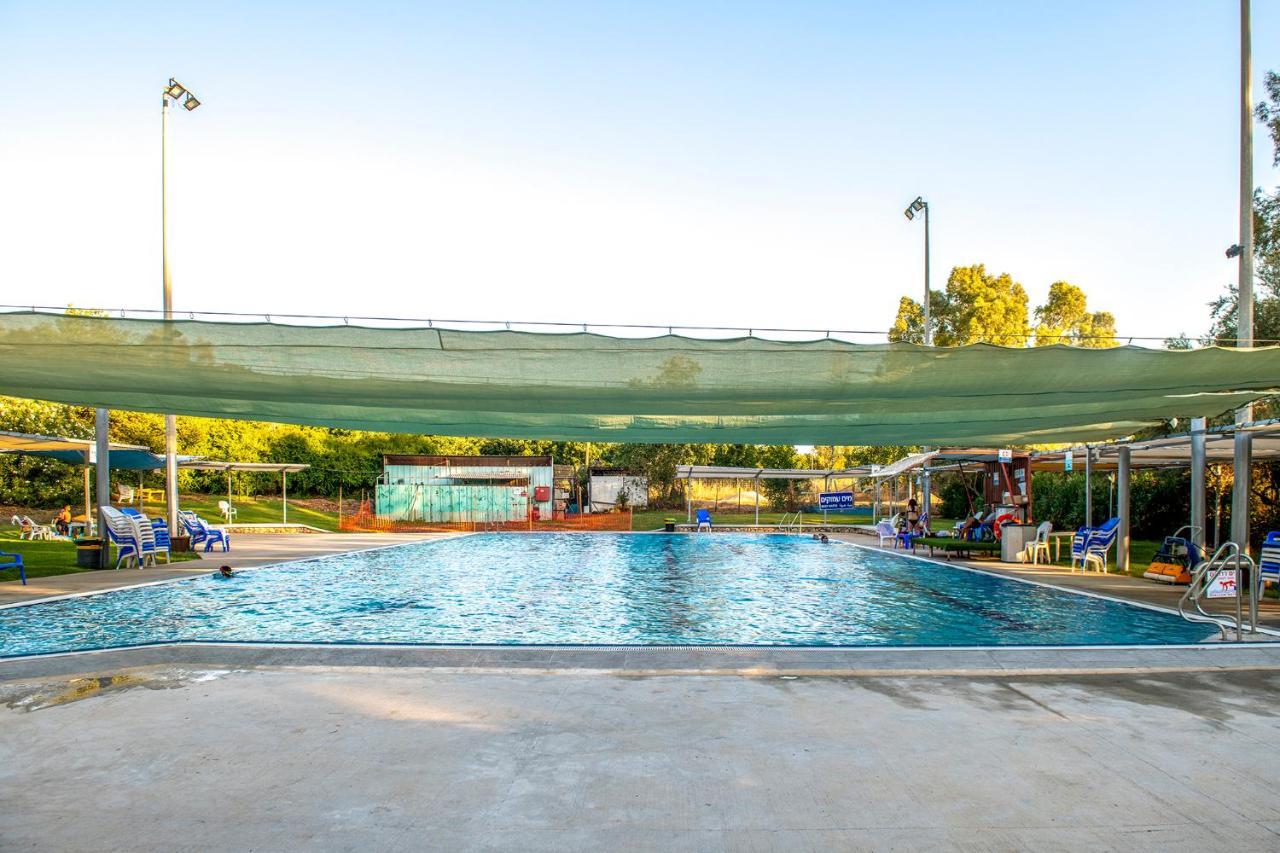 כפר הנופש קיבוץ גדות Kibbutz Gadot Galilean Resort Esterno foto