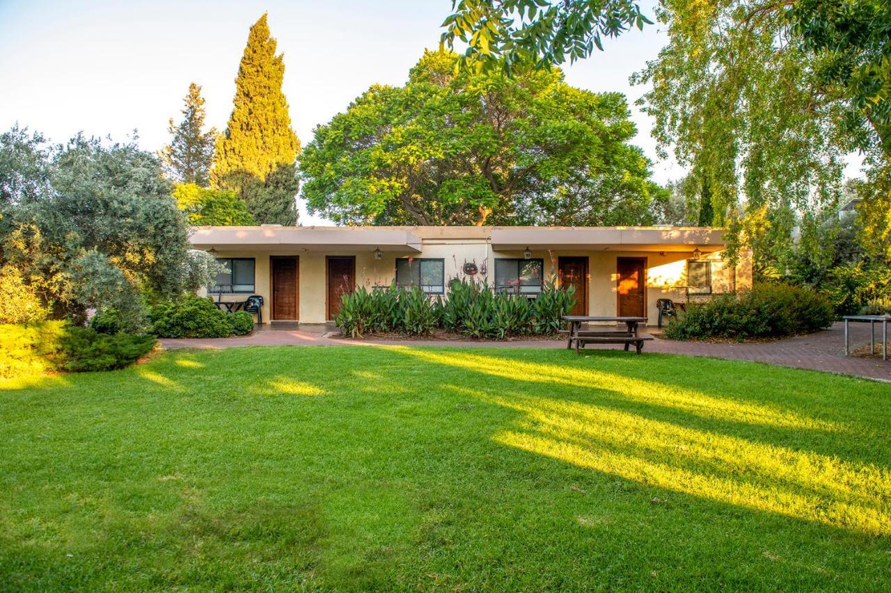 כפר הנופש קיבוץ גדות Kibbutz Gadot Galilean Resort Esterno foto