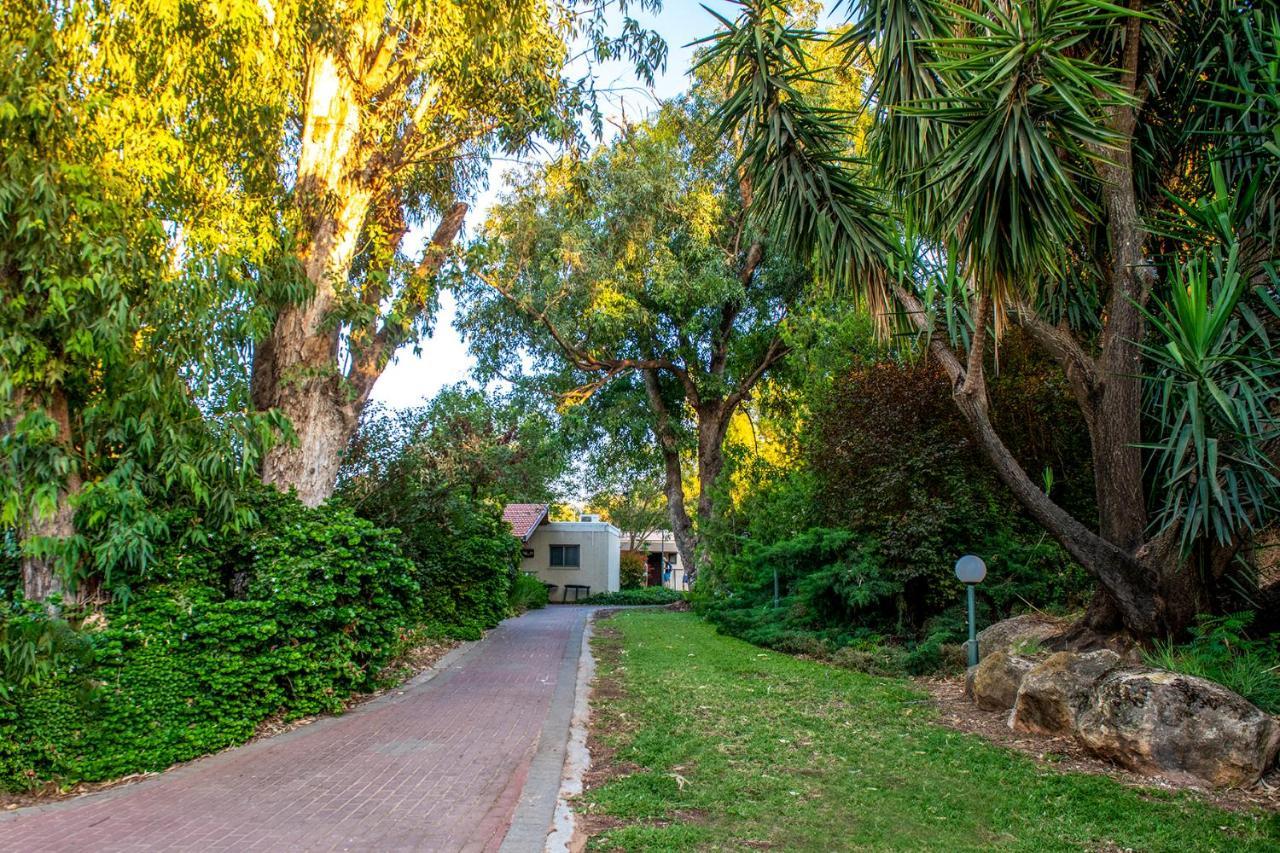 כפר הנופש קיבוץ גדות Kibbutz Gadot Galilean Resort Esterno foto