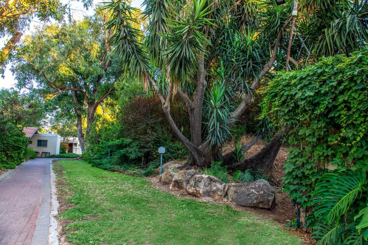 כפר הנופש קיבוץ גדות Kibbutz Gadot Galilean Resort Esterno foto