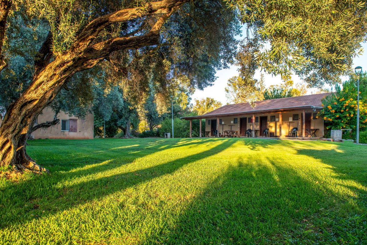כפר הנופש קיבוץ גדות Kibbutz Gadot Galilean Resort Esterno foto