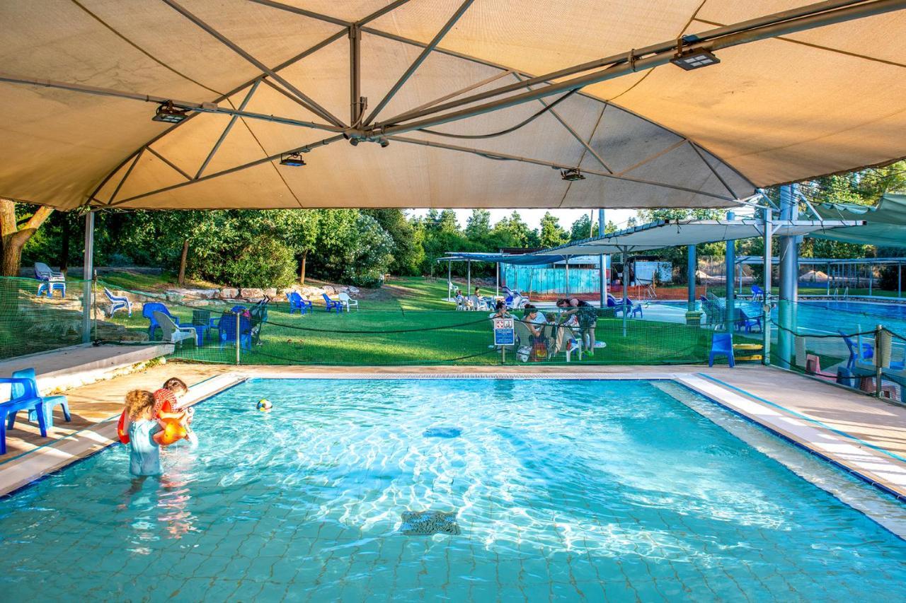 כפר הנופש קיבוץ גדות Kibbutz Gadot Galilean Resort Esterno foto